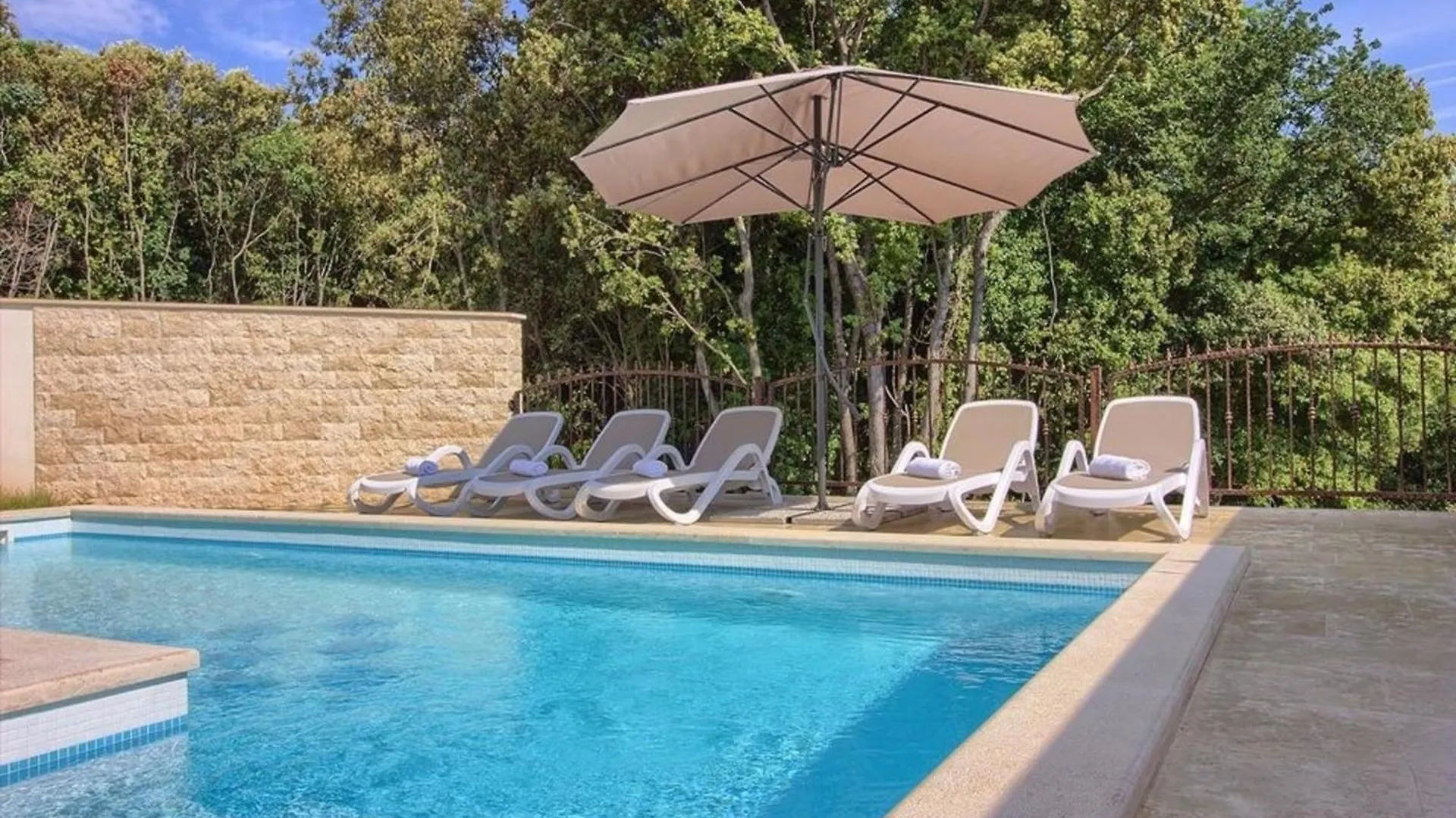 Ferienhaus Mit Privatpool Fuer 20 Personen Ca 480 Qm In Banjole, Istrien Istrische Riviera Holiday home